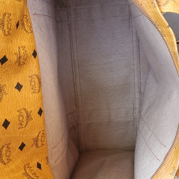 💥💥SOLD💥💥MCM TOTE BAG - Picture 8 of 16